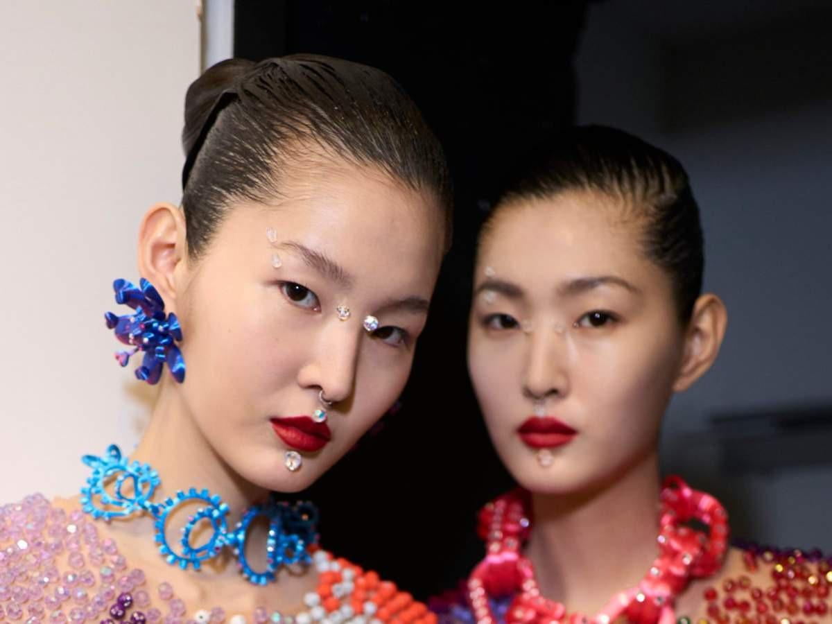 "5 Beauty Trends from the Fall-Winter 2024 Fashion Season Promise to Make a Splash in the Beauty World"